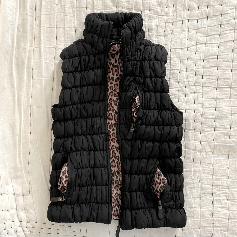 Essentials By Milano Black Puffer Vest with Leopard Print Lining Size S